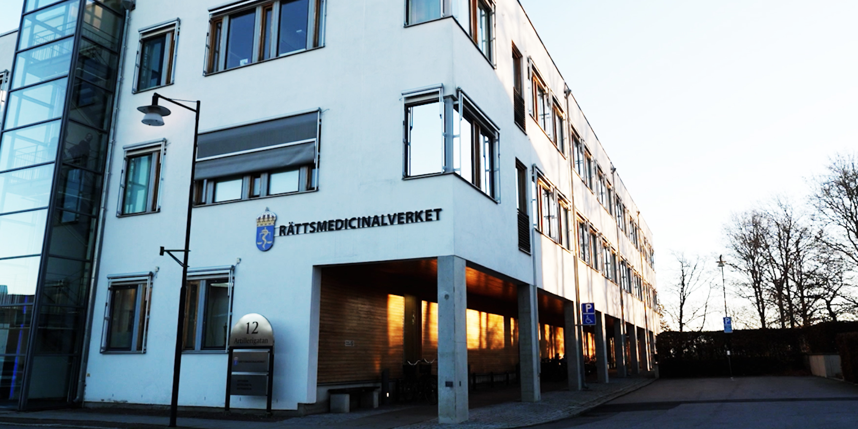 En exteriörbild på Rättsmedicinalverkets kontor i Linköping.