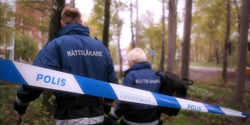 Rättsläkare på fyndplatsundersökning
